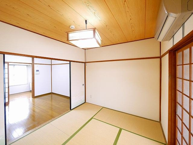 グランコートⅡ番館の和室|柔らかい畳が心地よい和室です