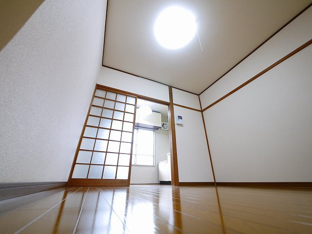 グランコートⅡ番館の居間・リビング|使いやすい居間です