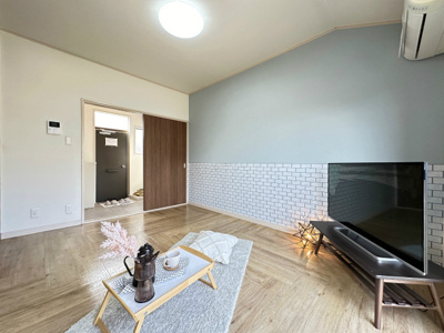 【寝室】 | リラ新ゆり | 洋室6帖☆オープンクローゼットと収納スペースがあります！お洋服や荷物が多い方もお部屋が片付いて快適に過ごせますね♪