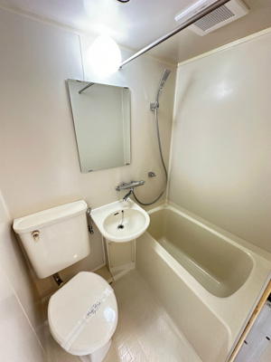 【浴室】 | リラ新ゆり | ユニットバスでお掃除らくらく☆浴室内に洗面台・トイレ付きです♪お風呂に浸かって一日の疲れもすっきりリフレッシュ♪