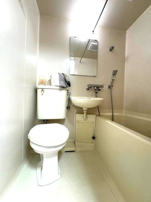 【浴室】 | リラ新ゆり | ユニットバスでお掃除らくらく☆浴室内に洗面台・トイレ付きです♪お風呂に浸かって一日の疲れもすっきりリフレッシュ♪