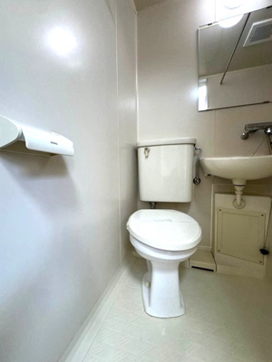 【トイレ】 | リラ新ゆり | バスルームにあるトイレです！水廻りのお掃除が一気にできちゃいますね☆