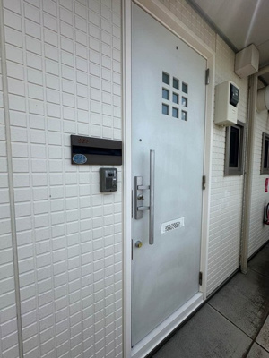 【セキュリティ】 | ダンデリオン | 玄関扉はダブルロックキーになっています♪防犯性が高く、一人暮らしの方でも安心ですね！