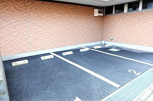 アーバンパレス中神の駐車場