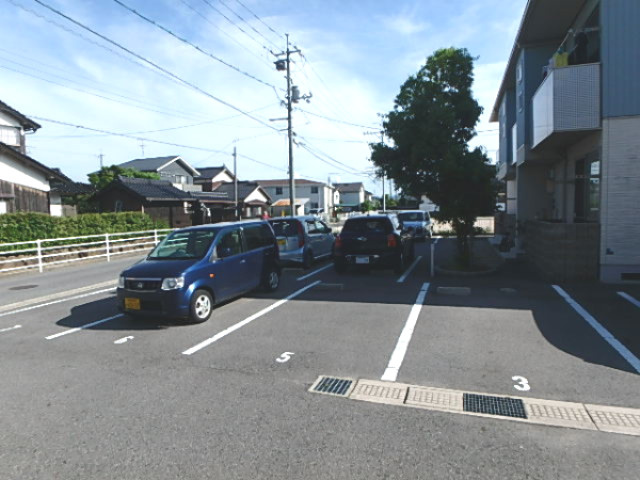 クラヴィエＡ棟の駐車場