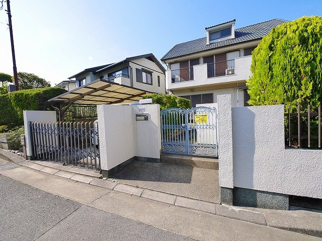 佐保台3丁目一戸建のエントランス