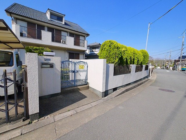 佐保台3丁目一戸建のエントランス