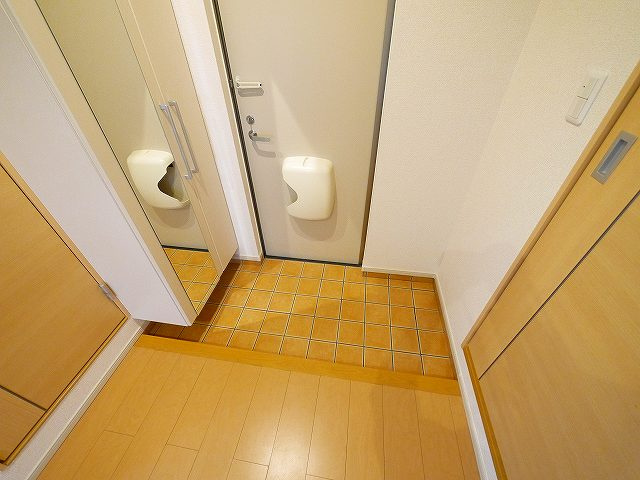 ハーベストⅠの玄関|明るい玄関です