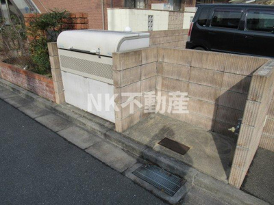 【その他共用部分】 | プレミール壱番館（八戸ノ里賃貸） | ゴミ置き場です