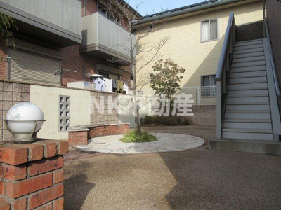 【エントランス】 | プレミール壱番館（八戸ノ里賃貸） | ゆとりのあるエントランスです