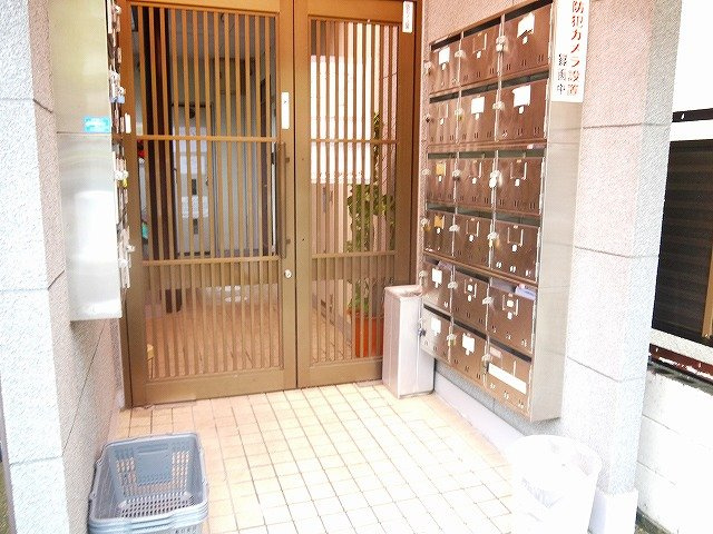 パルスコート新大宮のエントランス|建物の内部です