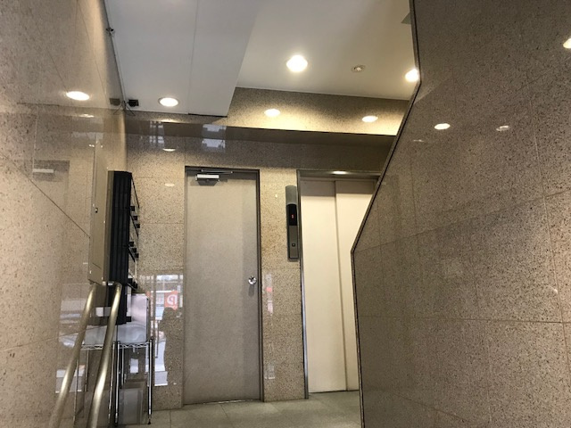 須田ビルのエントランス