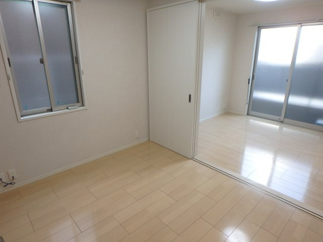 フレンドリースクエアの洋室