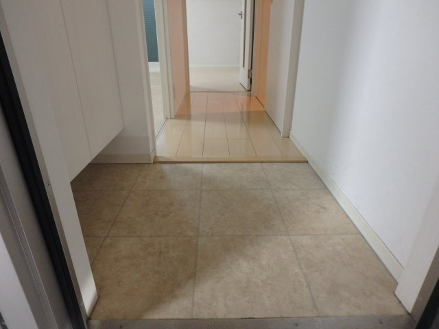 フレンドリースクエアの玄関