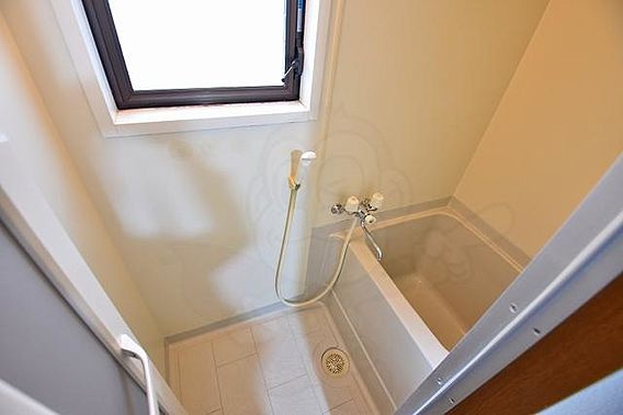 スリーライトカドニシの浴室