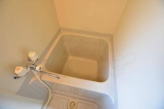 スリーライトカドニシの浴室