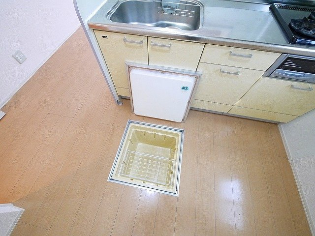 グランドール（法華寺町）の駐車場|車をお持ちの方に嬉しい駐車場付きの物件です