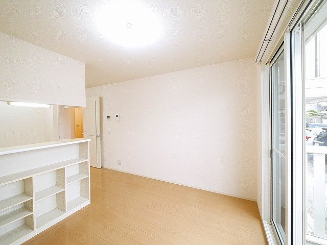 グランドール（法華寺町）の居間・リビング|こちらのリビングで趣味の時間をお楽しみください