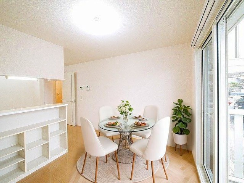 グランドール（法華寺町）の居間・リビング