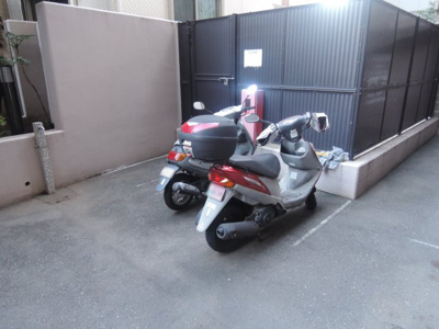 【その他共用部分】 | ディアナ弘明寺 | バイク置場