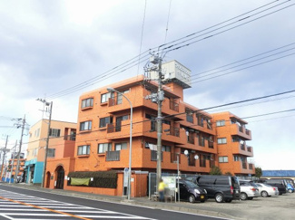 【外観】 | 重厚感ある外壁タイル貼り！JR横浜線「小机」駅徒歩18分！