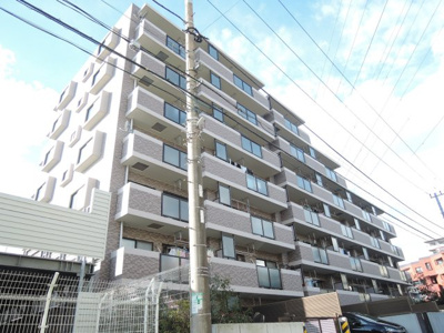 【外観】 | スカールたまプラーザ | 家族と会話が弾む対面式キッチン採用です。