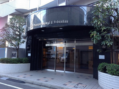 【エントランス】 | クリオ武蔵小杉壱番館 | 東急東横線・目黒線「新丸子」駅徒歩4分の好立地！東急東横線・目黒線・JR南武線・JR湘南新宿ライン「武蔵小杉」駅徒歩6分！JR横須賀線「武蔵小杉」駅徒歩9分の5路線2駅利用可能！