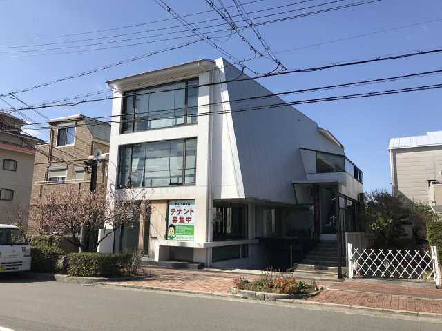 芦屋市川西町　ダイナオックスビルの外観