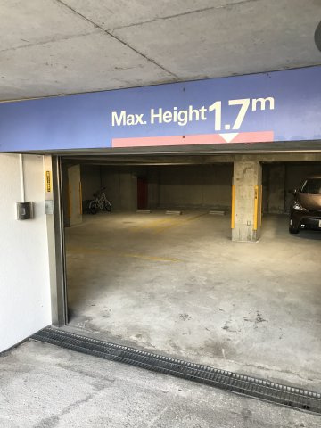 芦屋市川西町　ダイナオックスビルの駐車場