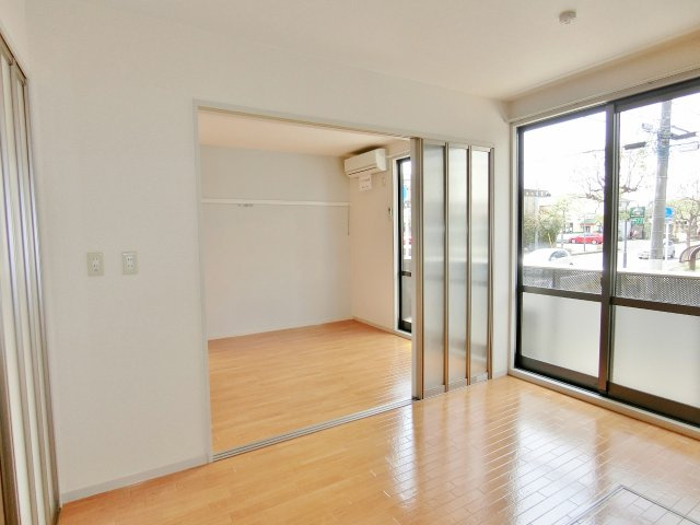 ＭＫコーポの居間・リビング