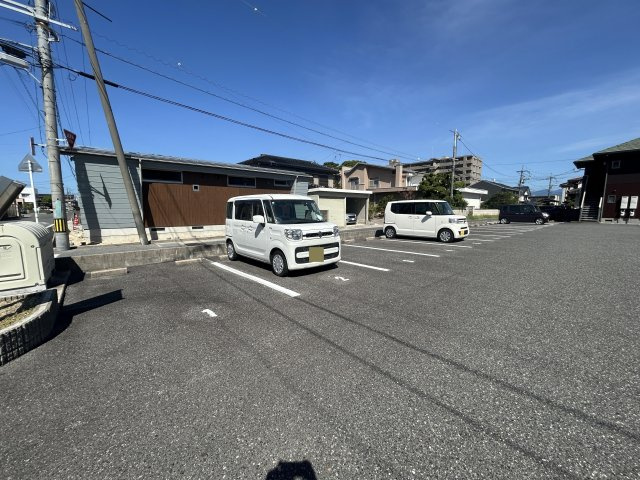 ディアスB棟の駐車場