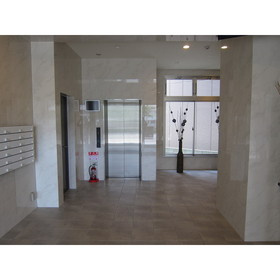 【エントランス】 | リラス博多 | 建物の内部です