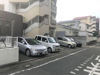 【駐車場】 | ホワイトスクエア長丘 | 駐車スペースもあります