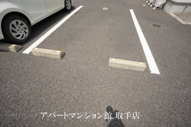 HEADLEY GRANGEの駐車場