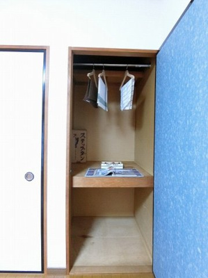 【収納】 | ビラ百合ヶ丘 | 洋室7帖のお部屋にあるクローゼットです♪大切なお洋服もしわにならないようにハンガーがけができます☆