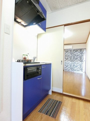 【キッチン】 | ビラ百合ヶ丘 | ブルーを基調としたキッチンです♪場所を取るお鍋やお皿もすっきり収納できてお料理がはかどります！