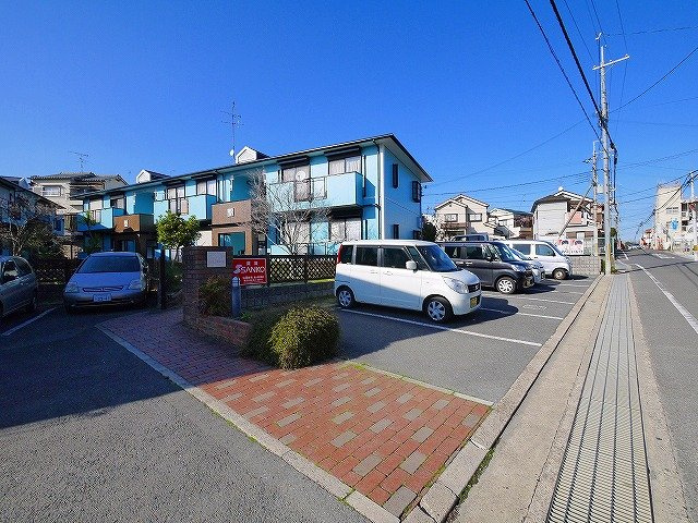サンパレス松本Cの駐車場|車をお持ちの方に嬉しい駐車場付きの物件です