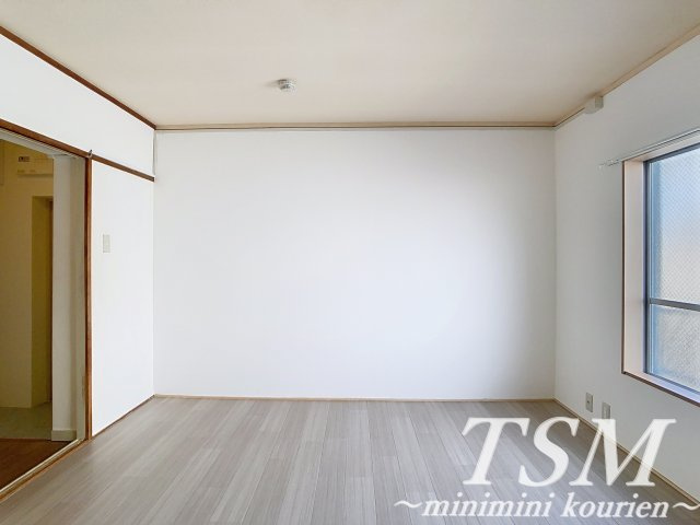 第一岸田マンションの洋室