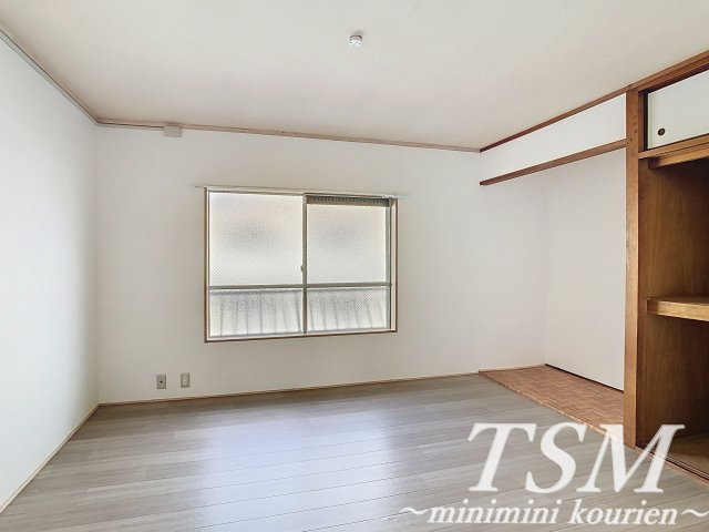 第一岸田マンションの洋室