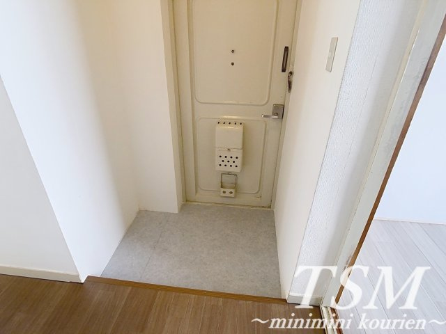第一岸田マンションの玄関