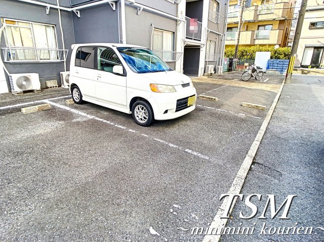 第一岸田マンションの駐車場