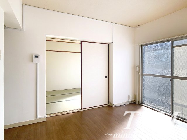 第一岸田マンションの居間・リビング
