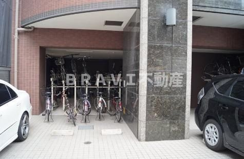 アーデンタワー西本町　BRAVI不動産の駐車場|【アーデンタワー西本町】駐輪場