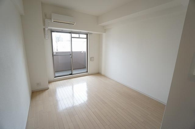 アーデンタワー西本町　BRAVI不動産の洋室|【アーデンタワー西本町】ゆったり過ごせる居間です