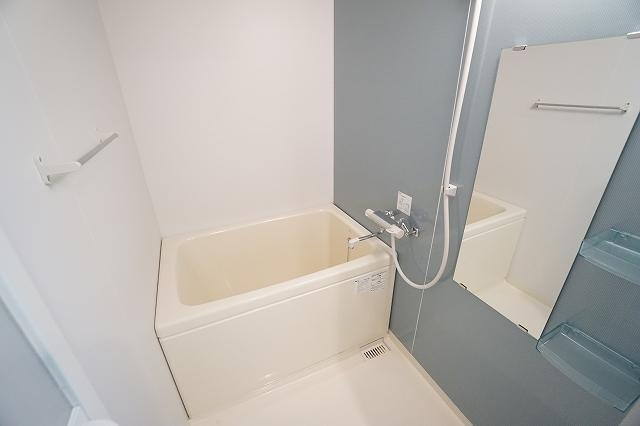 アーデンタワー西本町　BRAVI不動産の浴室|【アーデンタワー西本町】落ち着いた色調のトイレです