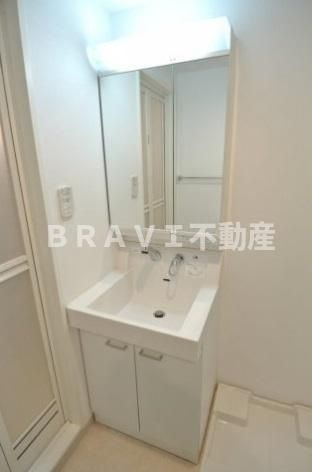 アーデンタワー西本町　BRAVI不動産の独立洗面台|【アーデンタワー西本町】日々の疲れを癒すお風呂付です