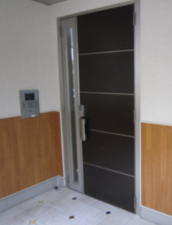 【エントランス】 | 共用エントランスは不審者の侵入を未然に防ぐオートロック付き！防犯対策充実しています◎