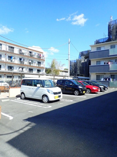 【駐車場】 | いつでも目の届く敷地内に駐車場があります♪荷物がかさばりがちなお買物にも、敷地内駐車場があると便利ですよね☆