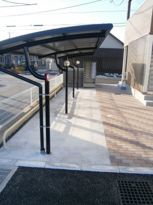 【その他共用部分】 | やなぎ荘 | 屋根付きの駐輪場