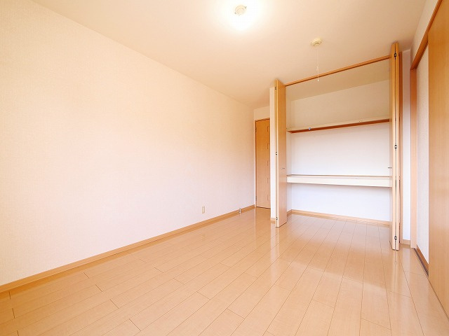 ガーデンパークBの洋室